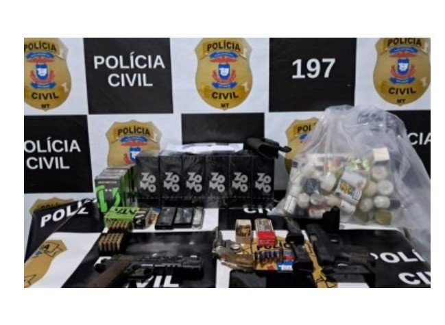 PC prende dono de tabacaria com armas e cigarros eletrônicos em MT