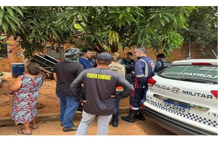Urgente: Mulher é encontrada morta com faca no pescoço em residência de MT