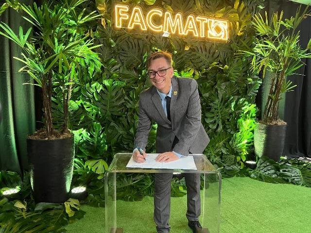 Agnaldo Afonso e empossado como novo pres. da ACIC de Colíder na Facmat