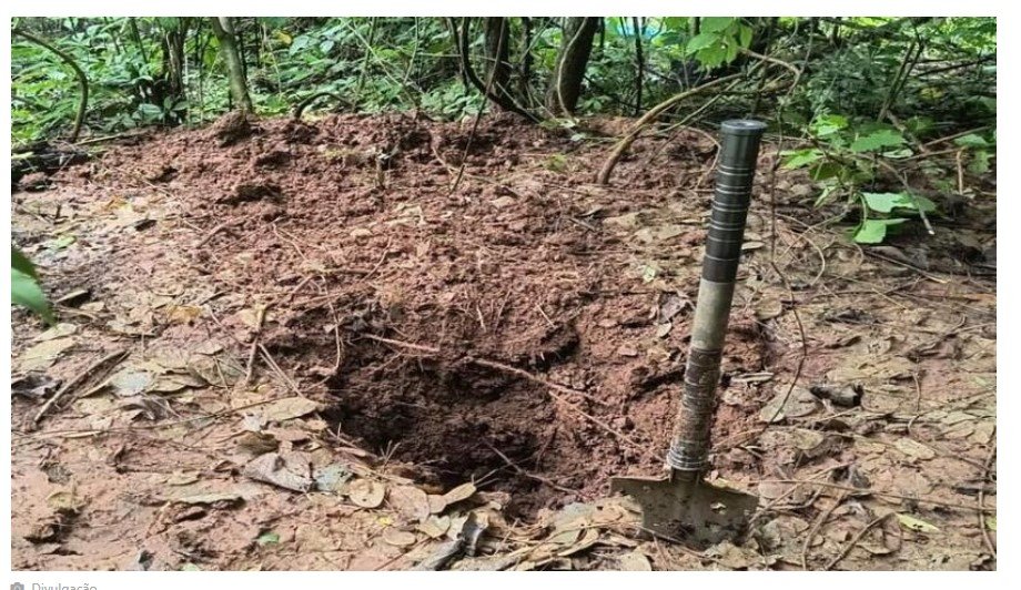 Polícia Civil localiza três corpos enterrados perto de rio em cidade de MT.