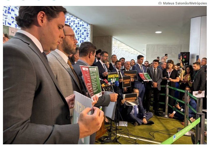 Oposição reage à denúncia a Bolsonaro e lança manifesto: 'Uma ficção'