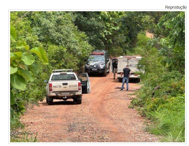 Homem sente odor e encontra amigo morto no banheiro de chácara