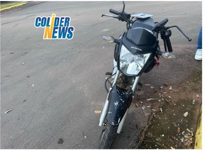 COLÍDER: Mulher e criança ficam feridas em acidente de moto, adentrou na preferencial. (vídeo)