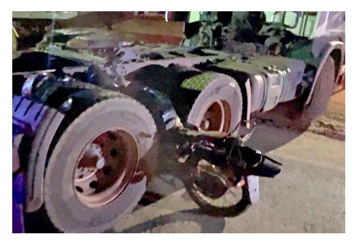 Homem morre em acidente na MT-225; moto ficou prensada entre pneus de carreta