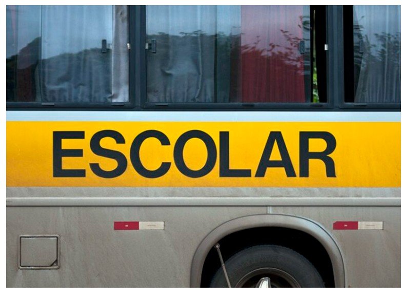 Motorista esquece menina, de 9 anos, dentro de ônibus escolar e criança caminha até casa de amiga para pedir ajuda
