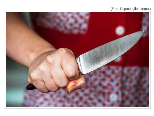 Homem é esfaqueado diversas vezes pela esposa após discussão durante bebedeira