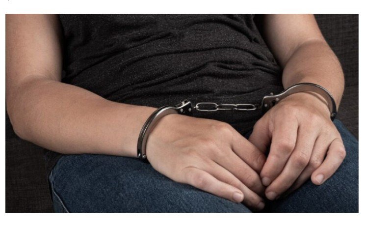 Mulher apanha do marido, chama PM para prendê-lo e também vai em cana em MT