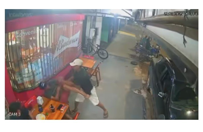 Homem avisa que é proibido usar drogas em distribuidora e acaba esfaqueado; veja vídeo