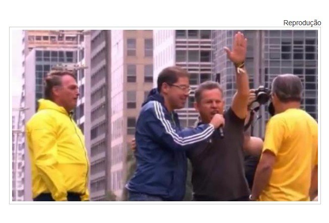 Governador vira alvo de representação na Polícia Federal por gesto em ato pró-Bolsonaro