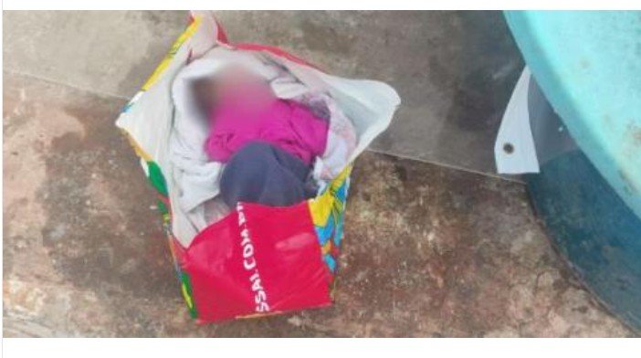 Bebê é abandonada dentro de sacola de mercado em lata de lixo; PM faz resgate