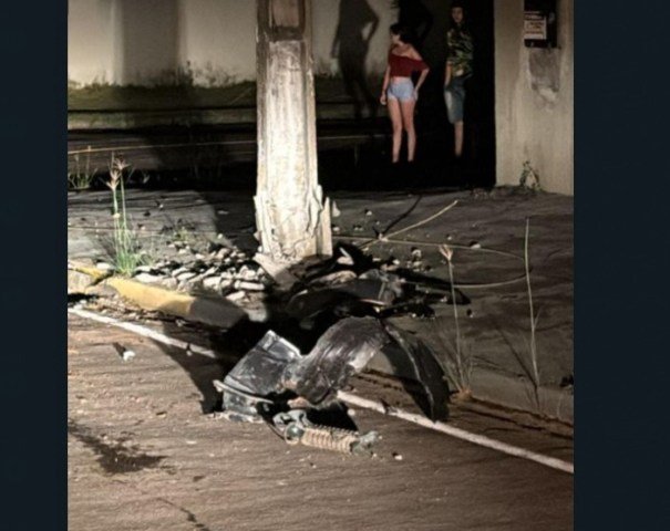 COLÍDER: Motorista de Hilux acerta poste de energia e deixa mais da metade da cidade às escuras. (Vídeo)