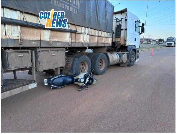 COLÍDER: Motociclista escapa da morte após ser atropelada por carreta na entrada da cidade. (Vídeo)
