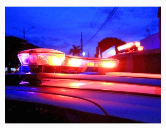 Homem bota fogo na irmã e joga gasolina em policial