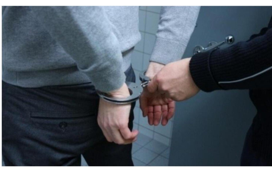 Homem de 22 anos preso por estupro de vulnerável alega que ‘namorava’ menina de 13 anos