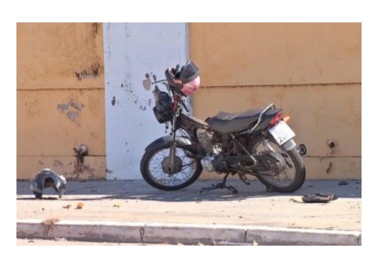 Motociclista morre após avançar preferencial e bater em caminhonete