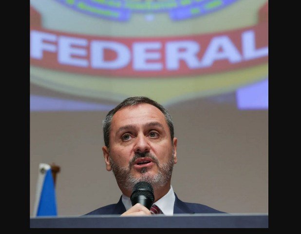 Oposição cobra que diretor da PF seja investigado por blindar irmão de Lula