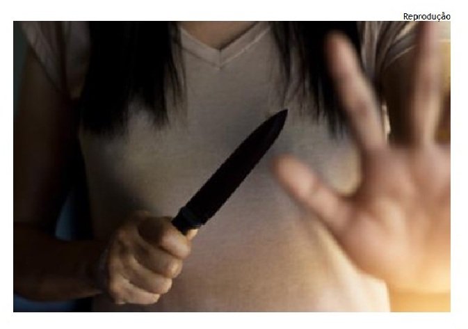 Mulher invade casa do ex e o ataca com faca no quarto
