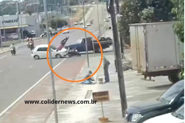 COLÍDER: Assista o momento da batida onde jovem tem pe fraturado em acidente. (Vídeo)
