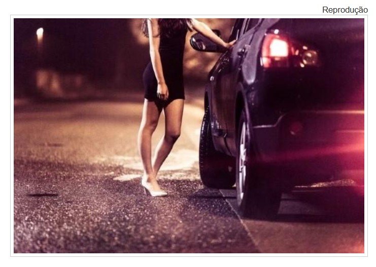 Prostituta é contratada por pai e filho e acaba esfaqueada no rosto durante o sexo