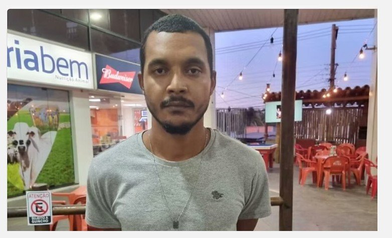 Homem morre após tentar atacar policiais com foice