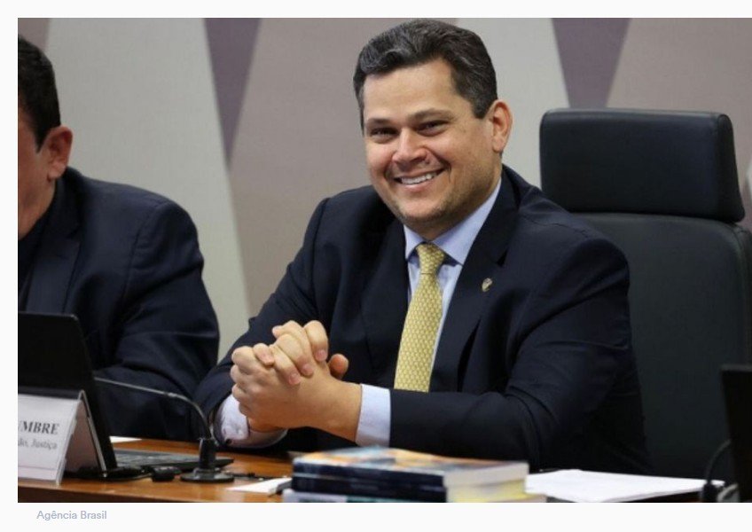 Alcolumbre lê pedido e cria CPMI para investigar fraudes no INSS