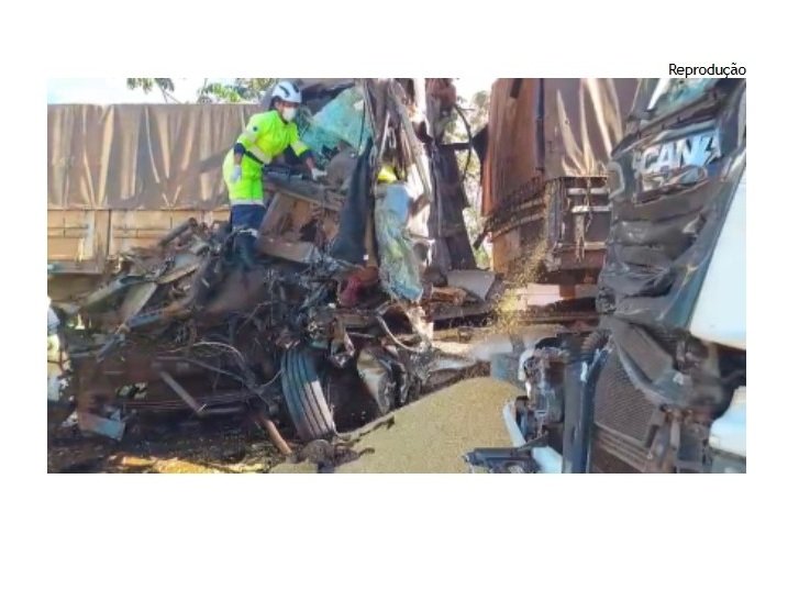 Uma pessoa morre em acidente com 6 veículos na BR-364