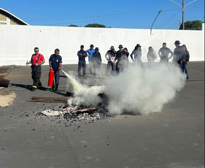Brigada de incêndio com membros da GCM e formada em Colider. (Fotos)
