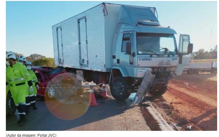 Colisão frontal entre carro e caminhão deixa um morto na Br-163, em cidade de MT.