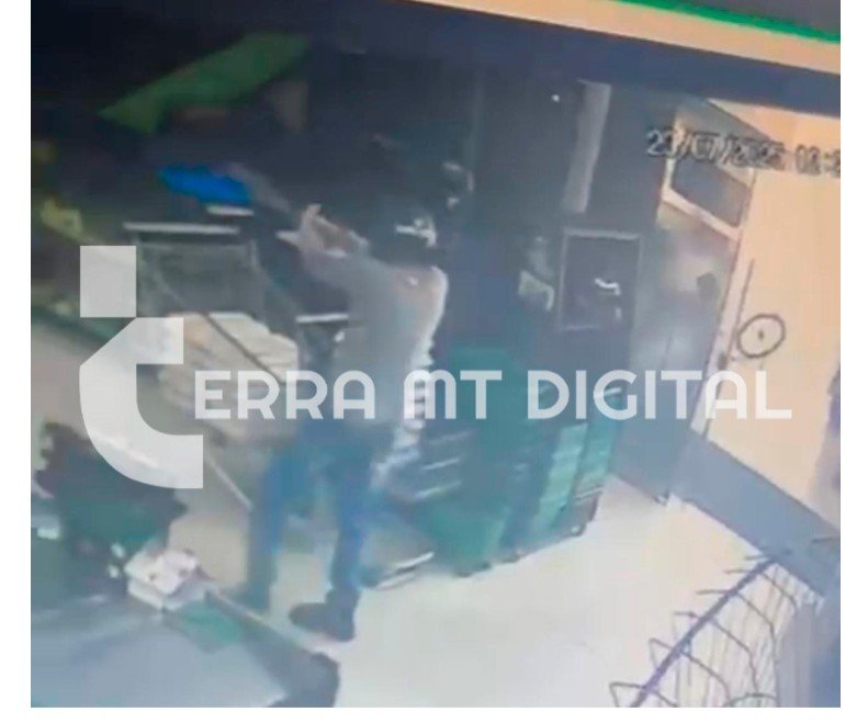“EXECUTA ELE!” Mendigo é baleado, toma arma do atirador e reage dentro de supermercado em Lucas do Rio Verde; Veja Vídeo