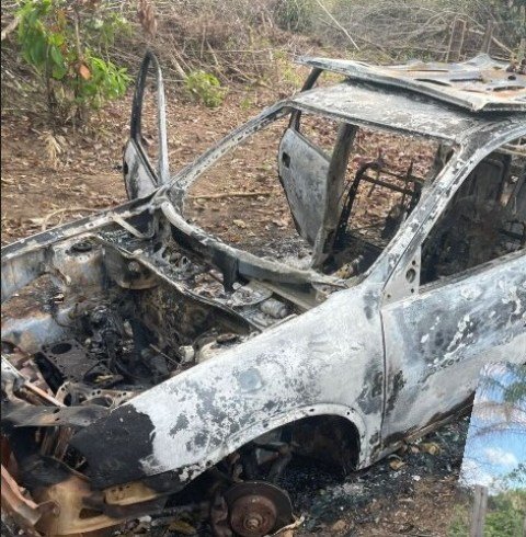 Policia Civil de Colíder localiza carro queimado que foi furtado durante a Expolíder. (Fotos)