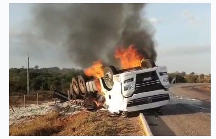 Vídeo mostra momento em que caminhoneiro morre carbonizado dentro de caminhão em MT