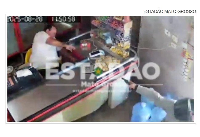 Vídeo mostra bandido armado invadindo mercearia e atirando em proprietário