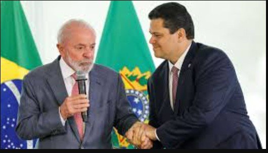 Após anúncio de desembarque, Lula chama Alcolumbre e ministros do União