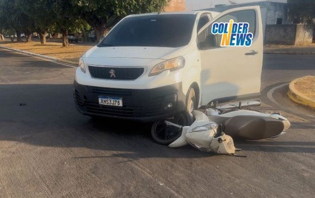 COLÍDER: Casal de motociclista são atropelados dentro da rotatória no centro da cidade. (Vídeo)