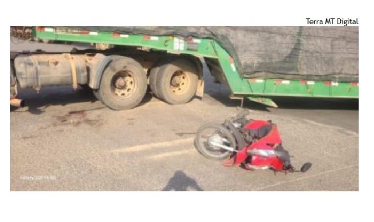 Motorista morre ao atingir e ser atropelado por caminhão no interior