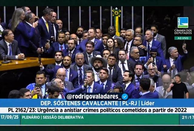 Câmara dos Deputados aprova urgência de projeto da anistia
