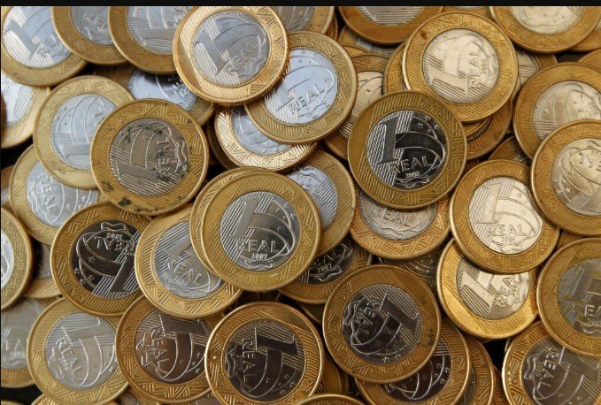 Selic a 15% e renda fixa: quanto rendem R$ 10 mil no Tesouro Direto, CDBs e LCAs