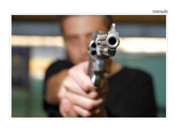 Dupla armada invade casa e jovem é baleado no braço por membros do CV