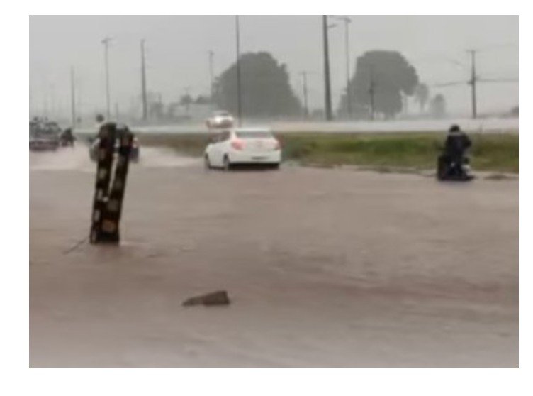 Temporal castiga cidade de Sinop e transforma ruas em rios; veja vídeo