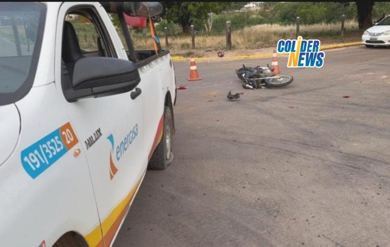 COLÍDER: Motociclista de 20 anos sofre acidente com suspeita de TCE, acertou traseira de caminhonete. (Vídeo)