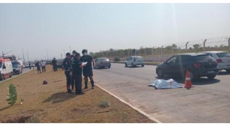 Homem desce de carro após pane, é atropelado por moto e morre em MT
