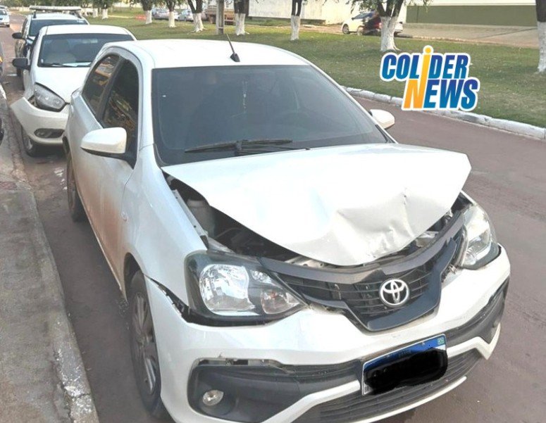 COLÍDER: Mulher fica ferida após sofrer engavetamento na hora do rush.
