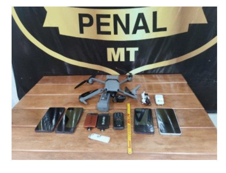 Polícia intercepta drone com 5 celulares em cadeia de MT