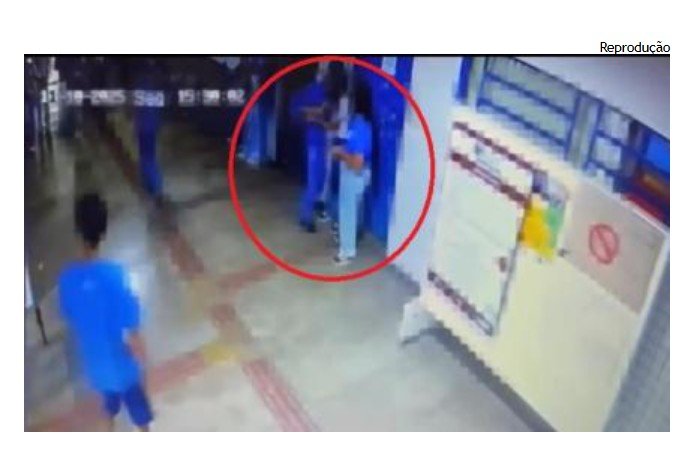 Acusado de esfaquear garota em escola ficará internado por 45 dias