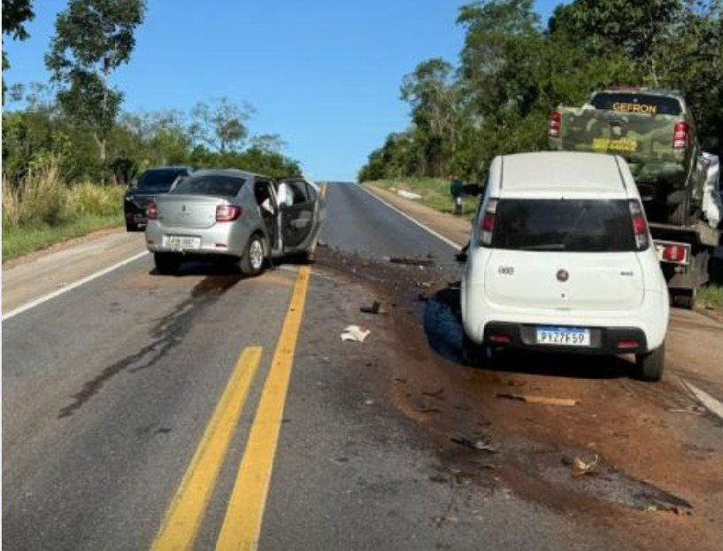 Casal e bebê morrem em batida com 3 veículos na BR-070