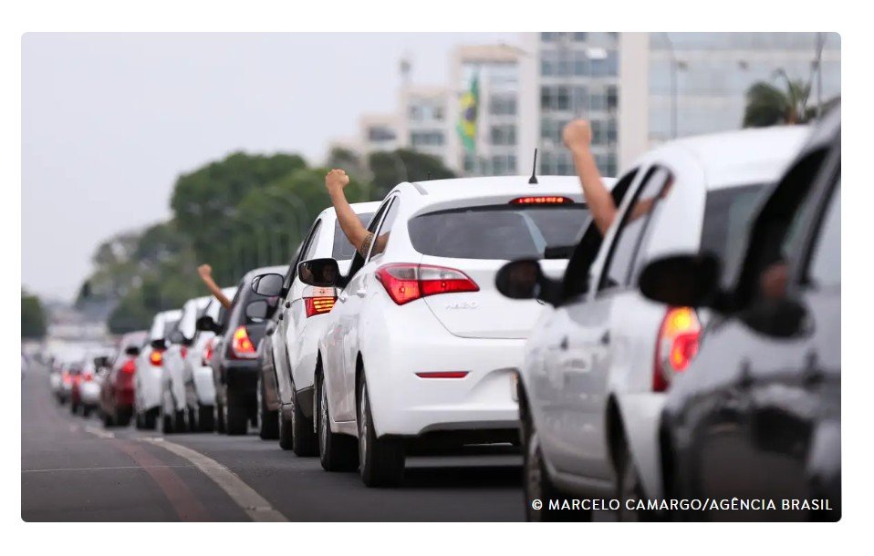 Motoristas de aplicativo caíram no “conto do vigário”, diz Sakamoto