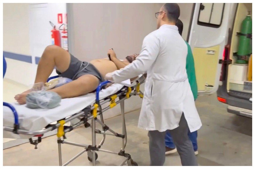 Homem é esfaqueado ao tentar evitar que suspeito agredisse a própria mãe.