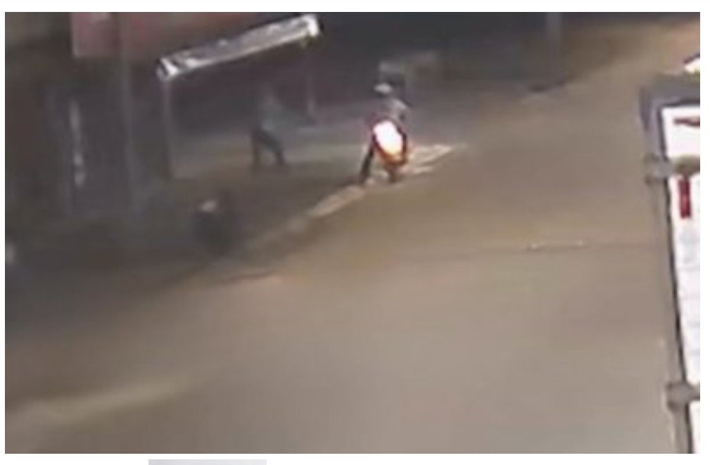 Vídeo flagra atirador executando 2 jovens perto de tabacaria em MT