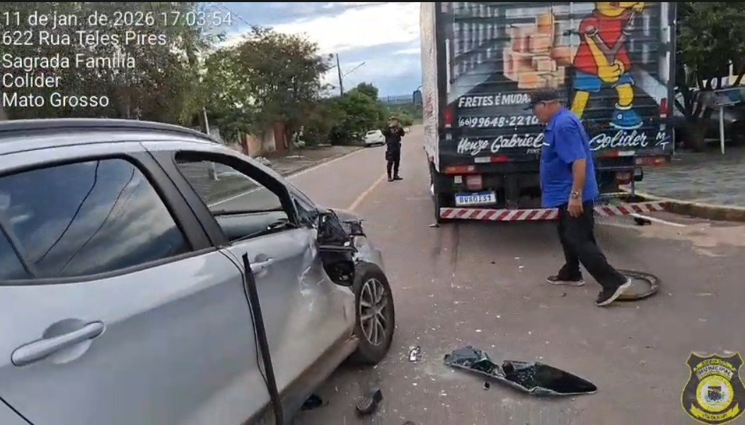 Mulher em Colíder sofre acidente após caminhão invadir à sua preferencial.