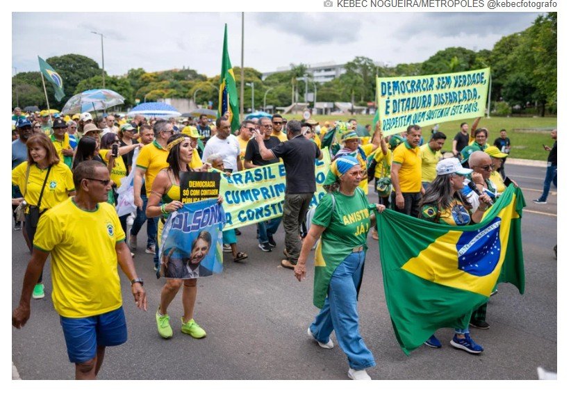 Apoiadores de Bolsonaro no DF pedem anistia em ato no Eixão. Veja vídeo